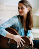 L'image “http://www.madeleinepeyroux.org/images/MP_5Guitar134x166.jpg” ne peut être affichée car elle contient des erreurs.